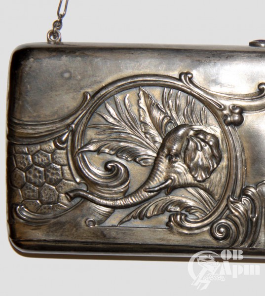 Сумочка серебряная с изображением слонов