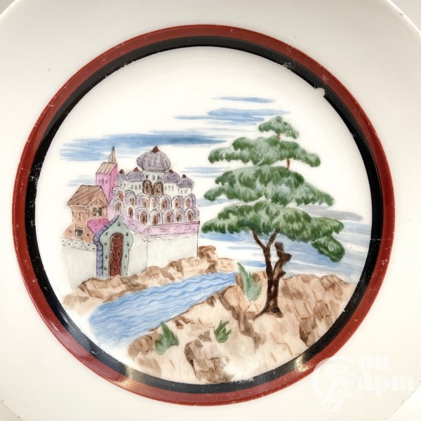 Тарелка с изображением сказочного города