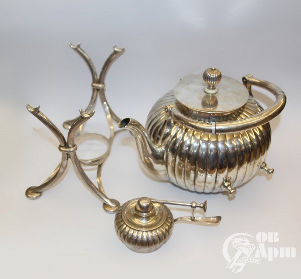 Серебряный чайник с горелкой, фирмы Бр. Грачевы Серебряный чайник с горелкой, фирмы Бр. Грачевы